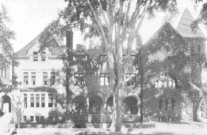 Photo d’origine : Le bâtiment de l'université Yale
