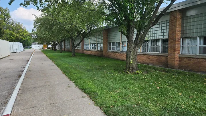 Photo d’origine : Un bâtiment scolaire