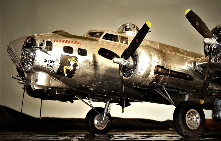 Photo d’origine : Une maquette d’avion