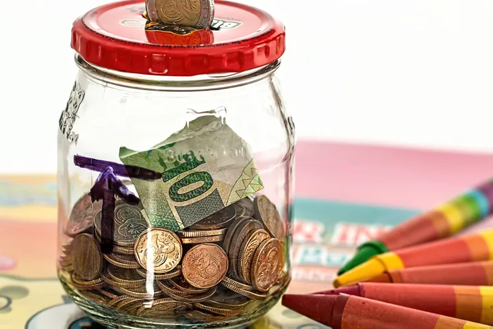 Original photo: A piggy bank