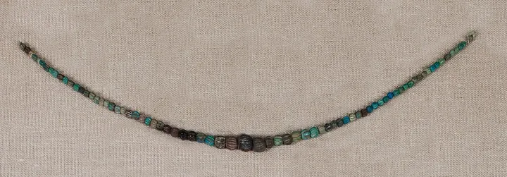 Photo d’origine : Un collier de perles, des valeurs mises bout à bout