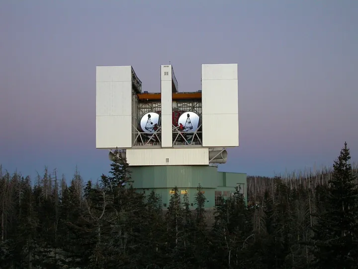 Photo d’origine : Un grand télescope