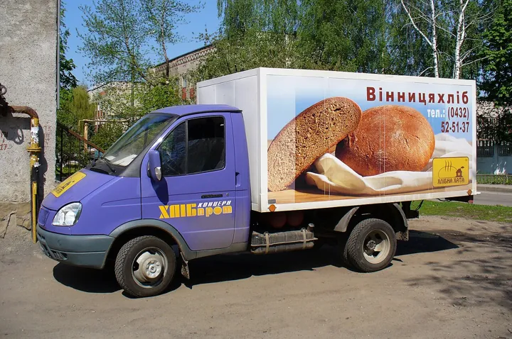 Original photo: A delivery truck