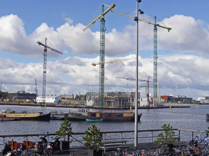 Original photo: A construction site and its cranes
